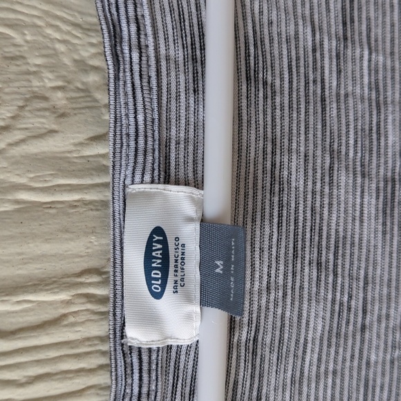 NWOT Old Navy T-shirt women's size medium - Picture 2 of 4